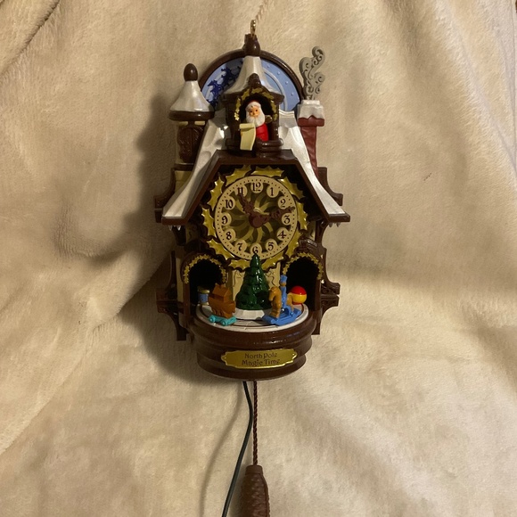Hallmark Santa’s Magic Cuckoo Clock ornament 2013 - Picture 1 of 5